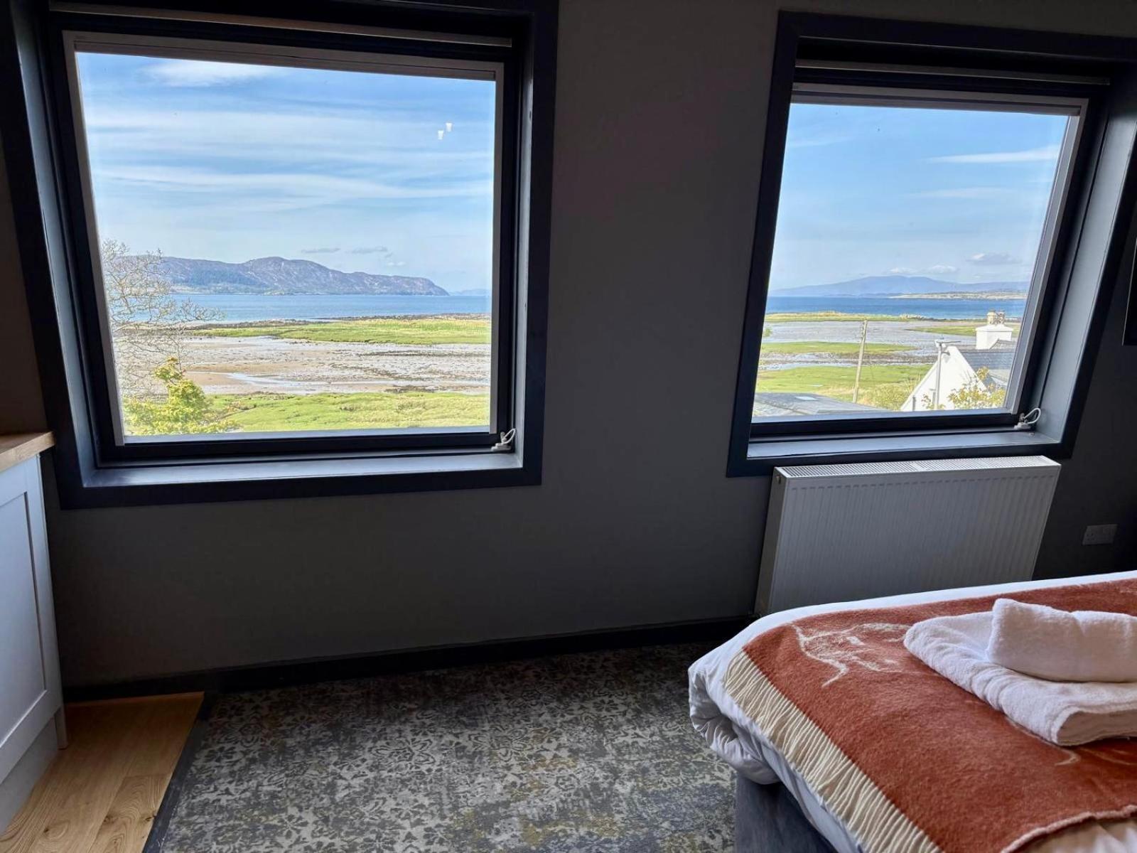 Hebridean Inn - Self Catering With Spectacular Views Broadford  Extérieur photo