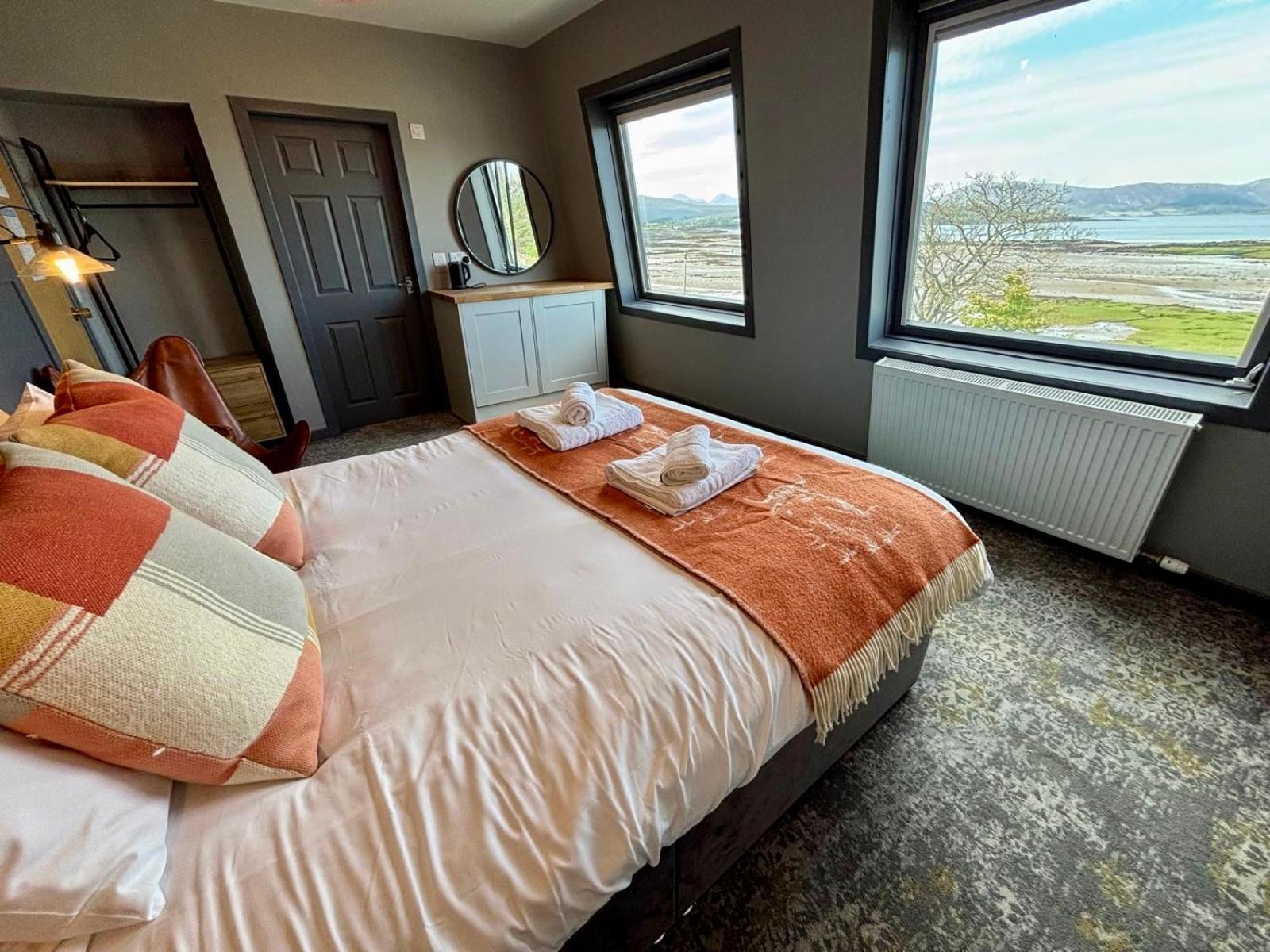 Hebridean Inn - Self Catering With Spectacular Views Broadford  Extérieur photo