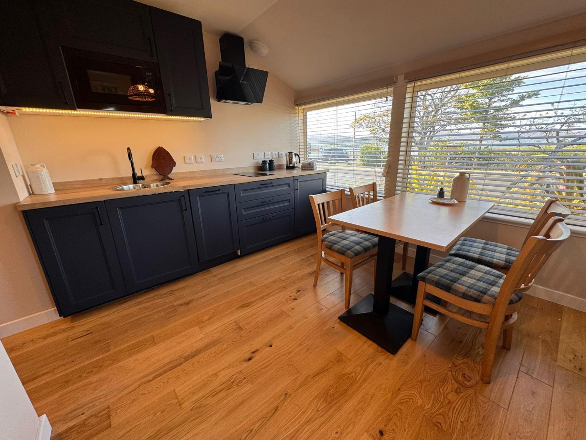 Hebridean Inn - Self Catering With Spectacular Views Broadford  Extérieur photo