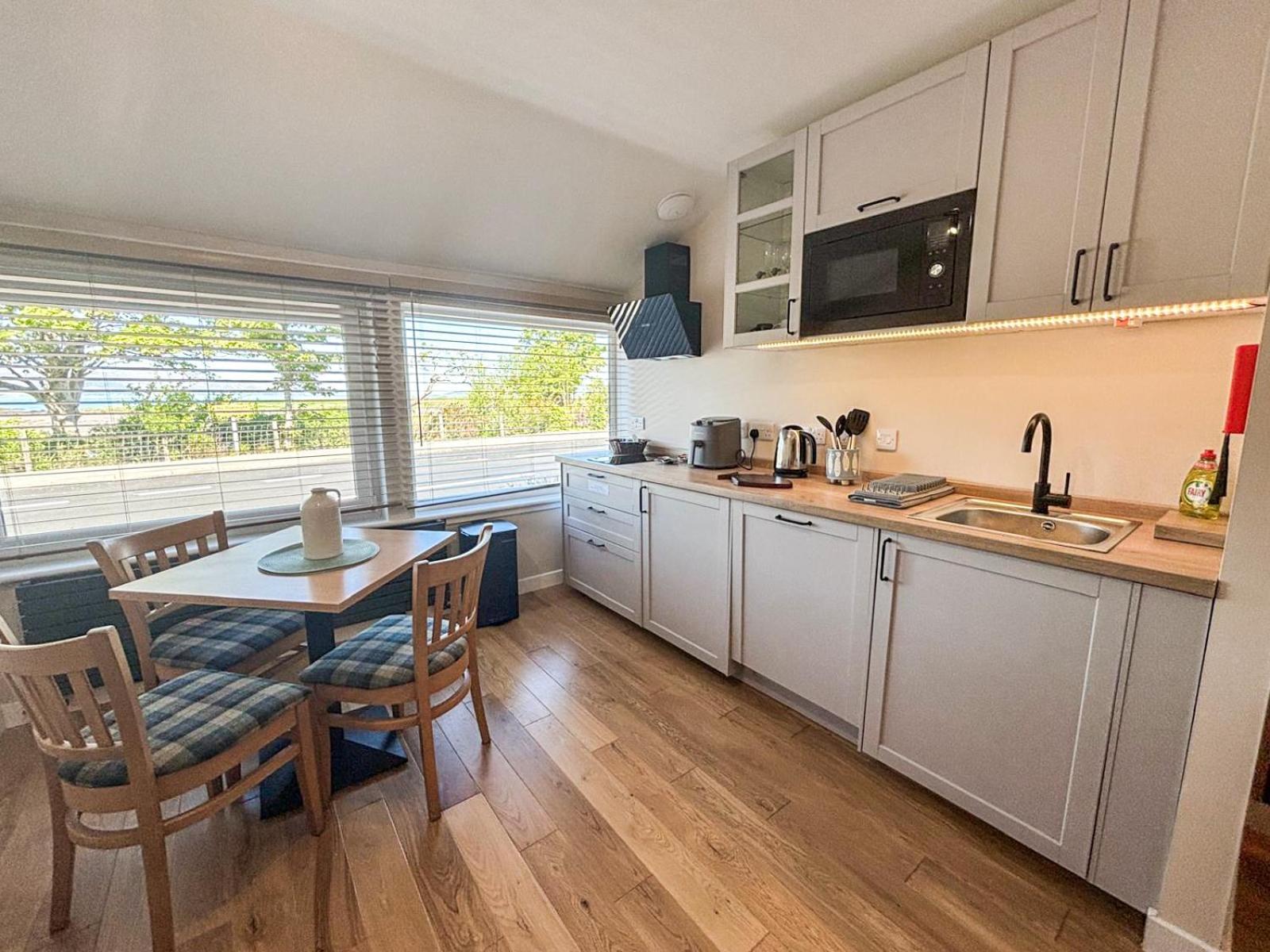 Hebridean Inn - Self Catering With Spectacular Views Broadford  Extérieur photo